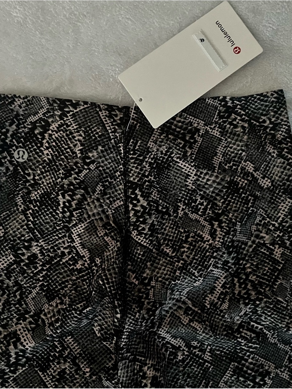 Lululemon Snake Print glow up High-Rise Leggings - Black/Grey - Picture 3 of 5